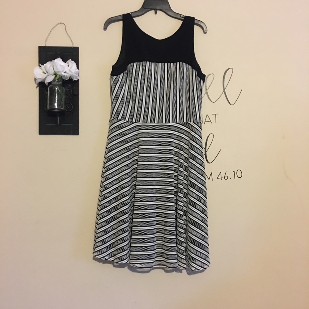 Danny & Nicole sleeveless dress